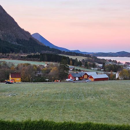 Rodseth Gardsovernatting Hytter Molde Exterior foto