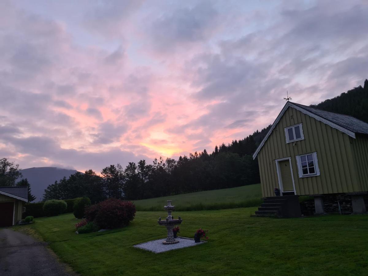 Rodseth Gardsovernatting Hytter Molde Exterior foto