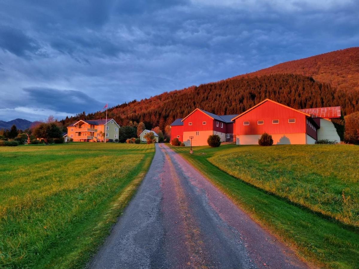 Rodseth Gardsovernatting Hytter Molde Exterior foto