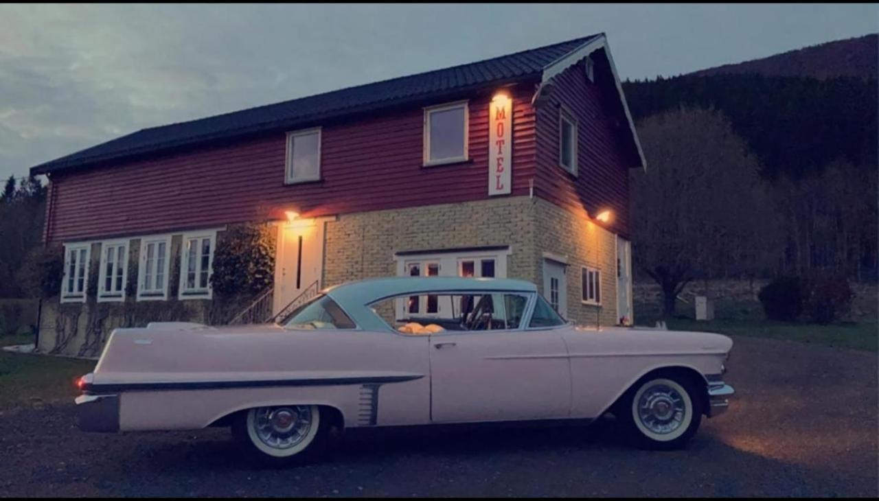 Rodseth Gardsovernatting Hytter Molde Exterior foto