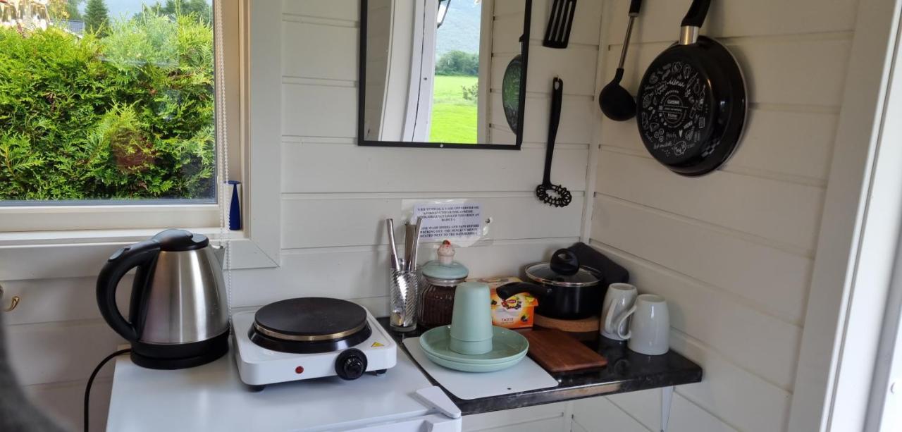 Rodseth Gardsovernatting Hytter Molde Exterior foto