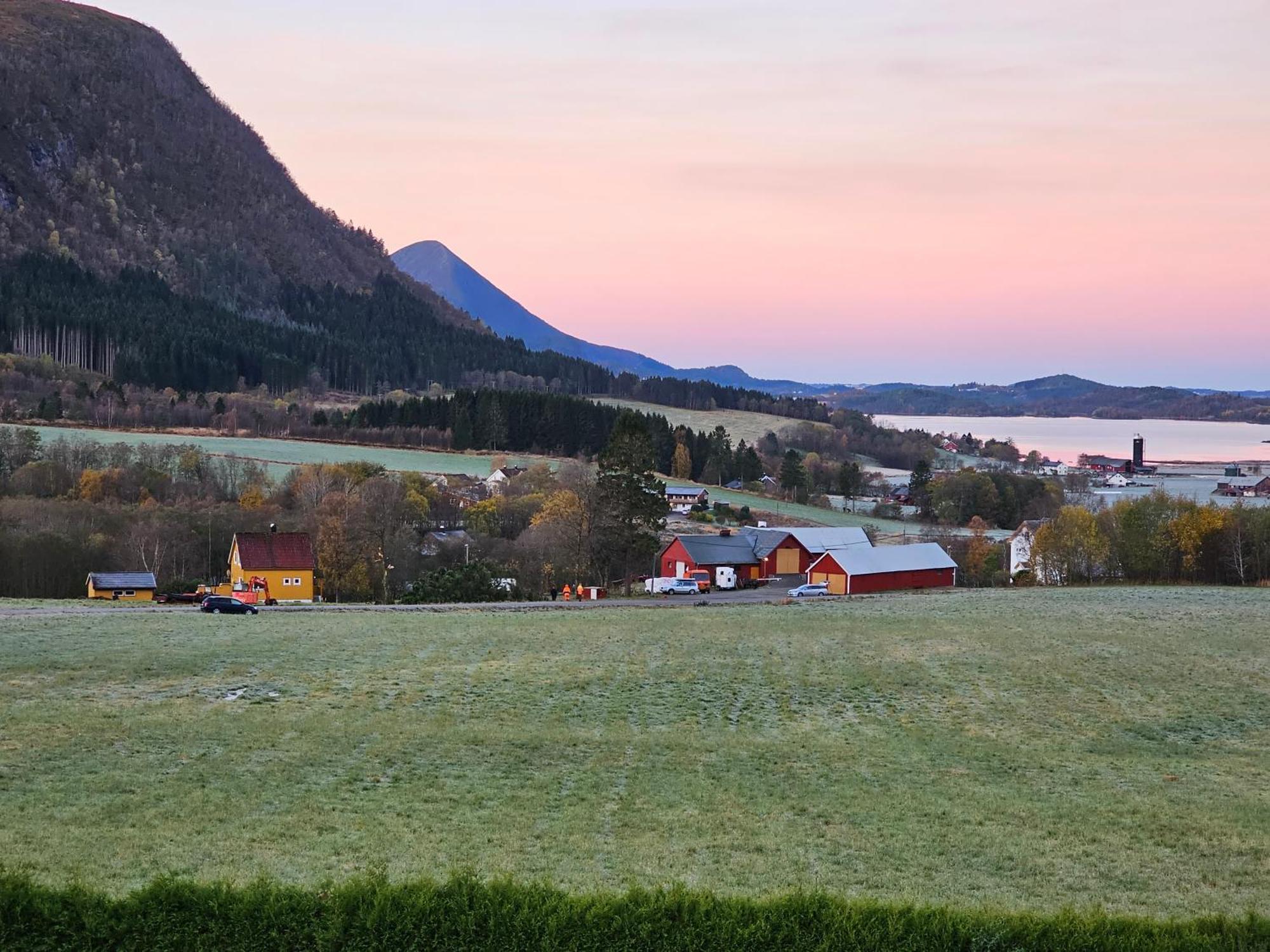 Rodseth Gardsovernatting Hytter Molde Exterior foto